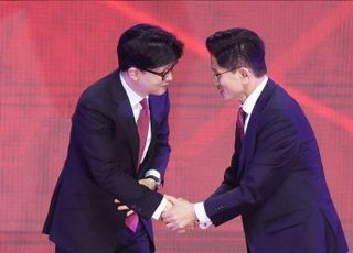 [데일리안 오늘뉴스 종합] 국민의힘, 8월 전당대회 가닥? 유력 주자는 김문수·한동훈…대학가로 퍼지는 '反 노소영 정서' 노태우 비자금 의혹의 중심 등