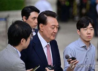 尹, 3차 소환도 끝내 불응…경찰 "체포영장, 내란특검과 협의 중"