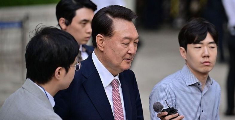 尹, 3차 소환도 끝내 불응…경찰 "체포영장, 내란특검과 협의 중"