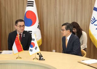 김동연, 주한싱가포르대사 이임 예방 받아…‘협력 지속’ 다짐