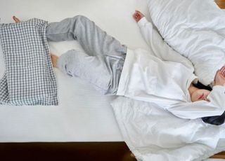 [데일리 헬스] 장마철에 잠자기 어려운 이유... 불면증 아닌 '이것' 때문?