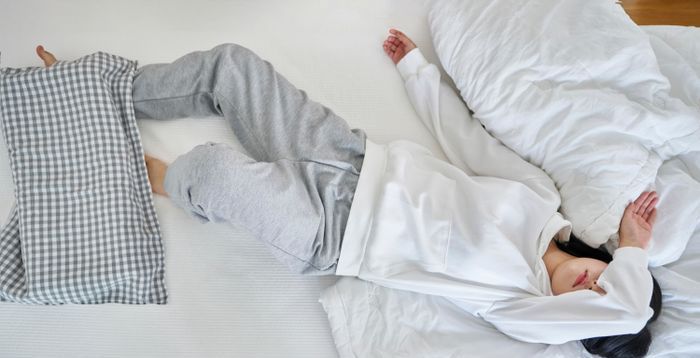 [데일리 헬스] 장마철에 잠자기 어려운 이유... 불면증 아닌 '이것' 때문?