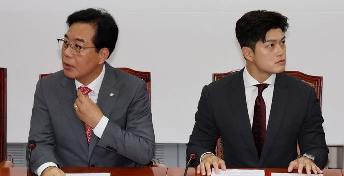 '여론조사 vs 혁신위부터' 국민의힘 쇄신안 표류…내홍 계속