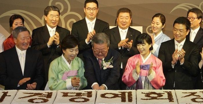 "이러다 다 죽어" LG 흔드는 가족 리스크…세 모녀 이제 그만둘 때 [데스크 칼럼]