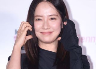 송지효, 귀여움이 담긴 포즈