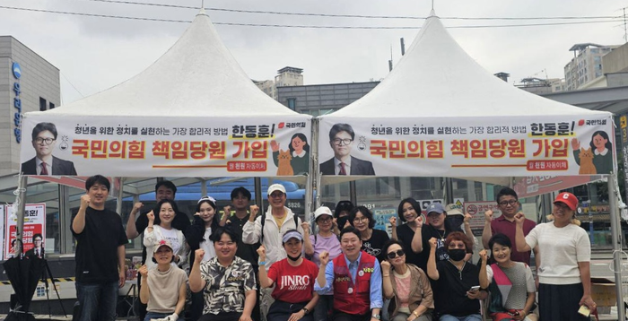 "허락 받고 왔냐"…진종오, 나경원 지역구서 시·구의원과 충돌