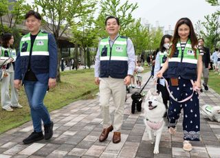 [수원 소식] '2025년 수원시 반려견 순찰대 발대'…221개 팀 활동