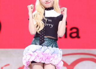 베이비돈크라이 미아, 주먹 불끈 쥐고
