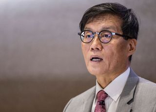 이창용, 은행장들 모아 가계대출 관리 당부 "금리 인하기 속 리스크 막아야"