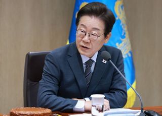 李대통령, 서유기 파초선 언급…"작은 부채에 세상 격변, 권력이 그런 듯"