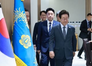 李대통령 "해수부 올해 12월 안에 부산 이전 검토" 지시