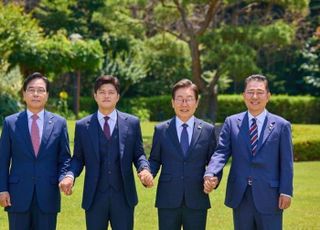 정치 복원 '시동' 李대통령, '임기 마칠 때 더 높은 지지율' 가능할까 [기자수첩-정치]