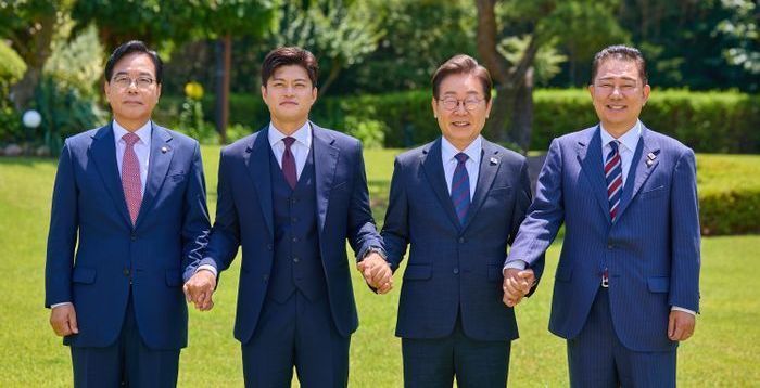 정치 복원 '시동' 李대통령, '임기 마칠 때 더 높은 지지율' 가능할까 [기자수첩-정치]