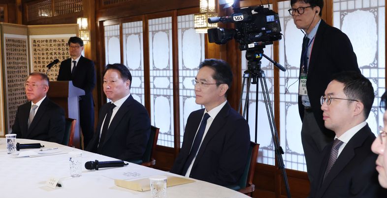 SK 최태원, 작년 그룹 영업이익 삼성 이재용 제치고 1위