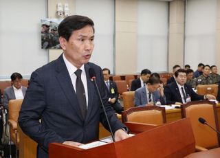 '일병 15개월 우려' 커지자 국방부 "병 진급심사 강화 보류…전면 재검토"