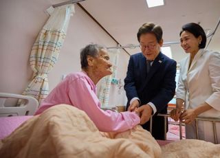 "김혜경 여사 약속 지켰다"…李대통령 부부 소록도 방문