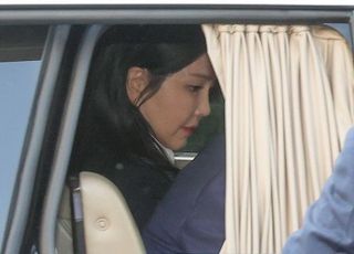 檢, '尹 부부' 이사짐 보관업체 압수수색…'통일교 선물' 찾지 못해