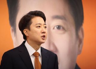 경찰, '이준석 성상납 제공' 주장 관련 김성진 대표 구치소 방문 조사
