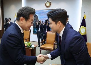 김민석 철회 요청했더니…김용태 "배석자가 '지지율 50% 넘는다'더라. 당황스러워"