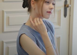 디유아모르, 신제품 브라스 귀걸이‧헤어 액세서리 론칭