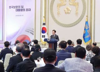 李대통령, 유공자·보훈가족 초청 오찬…"상응하는 보상과 예우 다하겠다"