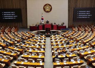 與, 법사위·예결위원장 임명 강행…野 "협치는 말짱 쇼"