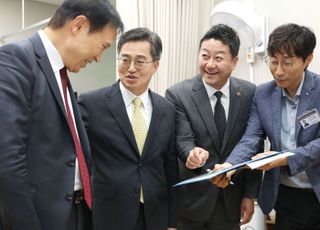 김진경 경기도의회 의장, 김동연 도지사-임태희 교육감과 '협치'로 노동 존중 실천