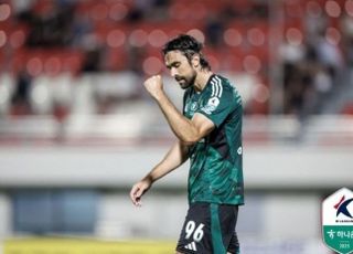 콤파뇨 멀티골! 전북현대, 17경기 무패 행진…2위와 승점10 차