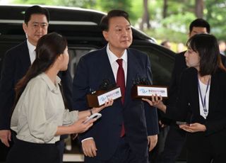 내란 특검 "尹, 오후 조사 사실상 거부…변호인단 수사방해 수사 착수"