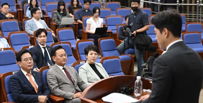 보수, ‘영남 자민련’도 못될 국힘과 결별할 때