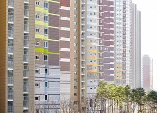 나체로 아파트 단지 활보한 20대女, 응급 입원 조치…"이상 행동 보여"