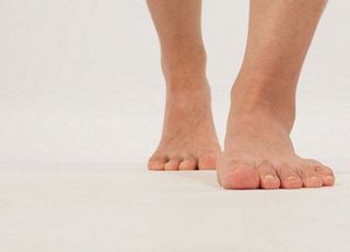나체로 아파트 단지 활보한 20대女, 응급 입원 조치…"이상 행동 보여"