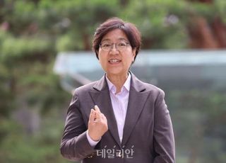 의사 출신 오자 ‘환호’…정은경 지명에 들썩이는 의료계