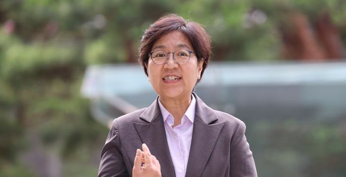 의사 출신 오자 ‘환호’…정은경 지명에 들썩이는 의료계