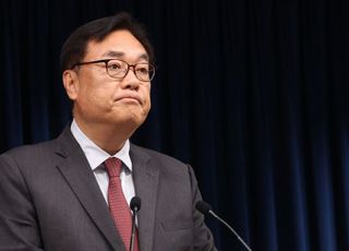 경찰 "'대통령실 PC 파기 의혹' 정진석, 2일 고발인 조사"