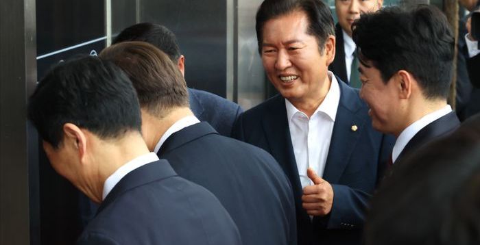 정청래 '檢개혁 허언?' 질문에 "방송사고 날 뻔…언론개혁 빨리해야"