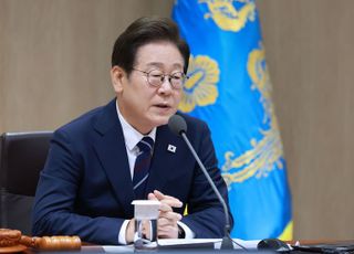 [속보] 李대통령, 가계부채 대책에 "주택이 투기수단 돼 주거불안정 초래"