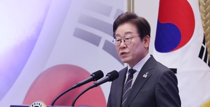 수원지법, '李대통령 법카 유용 의혹' 재판 사실상 무기한 연기