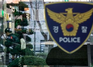 남편 흉기 살해 혐의 70대 아내, 구속 송치