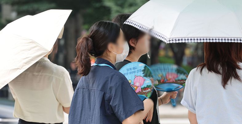 [오늘 날씨] 체감온도 최고 33도↑ 불볕더위...외출 계획 있다면 '이것' 지켜야