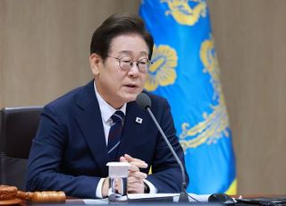 헌재, '李대통령 재판정지 위헌' 헌법소원 줄줄이 각하