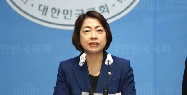 與 "8·2 전당대회, 10일 당대표 후보 등록"…선관위원장 3선 김정호