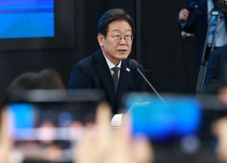 [속보] 李대통령 "3대 특검, 내란 완전 종식·헌법질서 재건 핵심역할 기대"