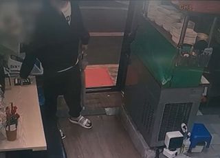 출소 10개월 된 전과 27범, 전국 돌며 휴대전화 훔쳐 현금 2억7000만원 빼돌려
