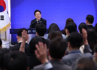 李대통령 "美 관세 협상 쉽지 않아…7월 8일까지 확언 어려워"