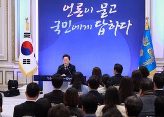 [특징주] 이재명 “탈플라스틱 로드맵 마련” 예고에…삼륭물산 30%↑