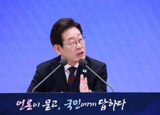 李대통령 "北대화 전면단절은 바보짓…한미공조 바탕 대북관계 개선해야"
