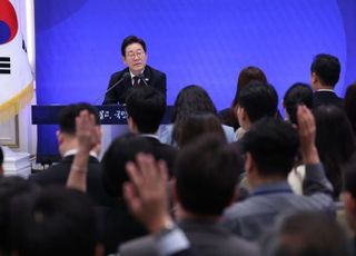 李대통령 "美 관세 협상 쉽지 않아…7월 8일까지 확언 어려워"