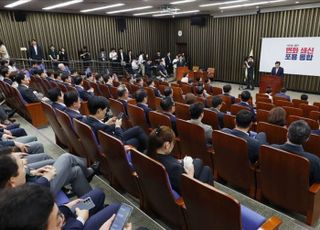 與 추경안 단독처리 예고에…국민의힘, 대통령실 찾아 규탄서 전달