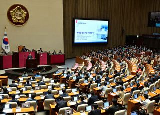 [속보] 31.8조 추경안, 본회의 통과…與 단독 처리·野 표결 불참